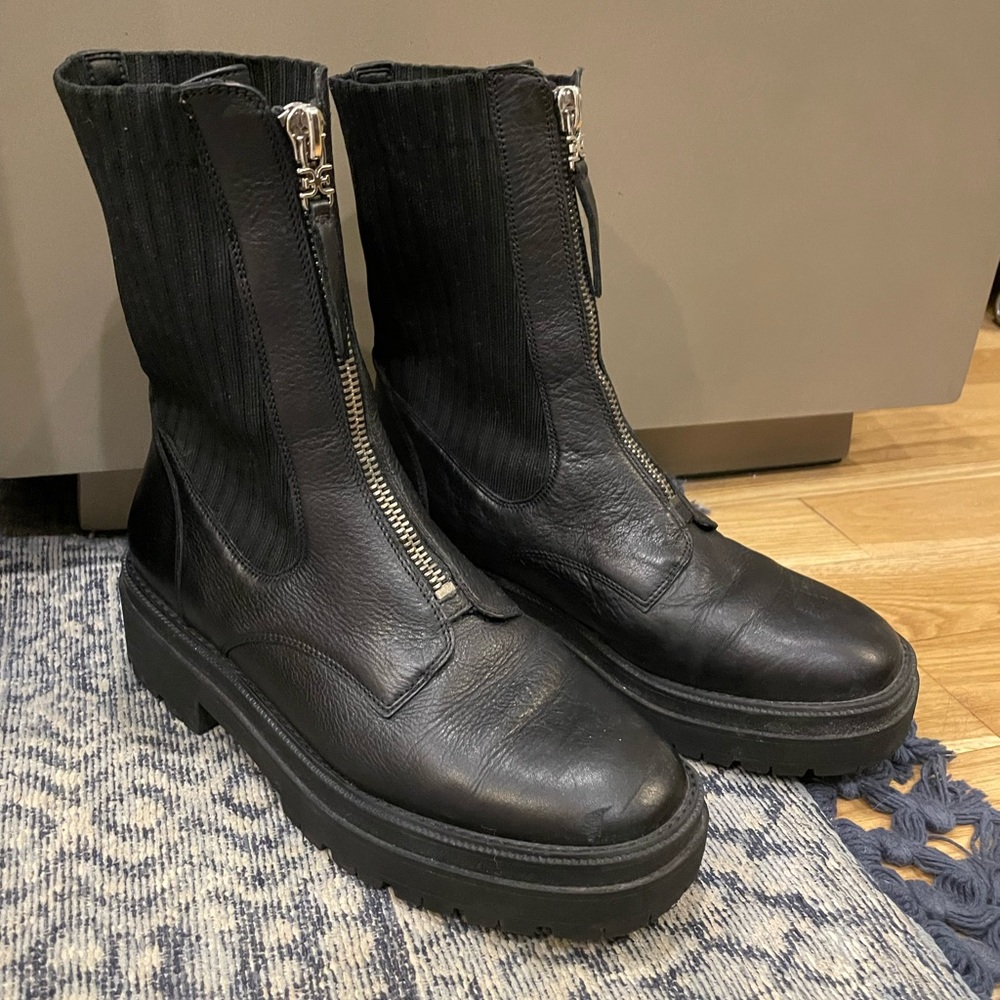 Lug Boots with Zipper